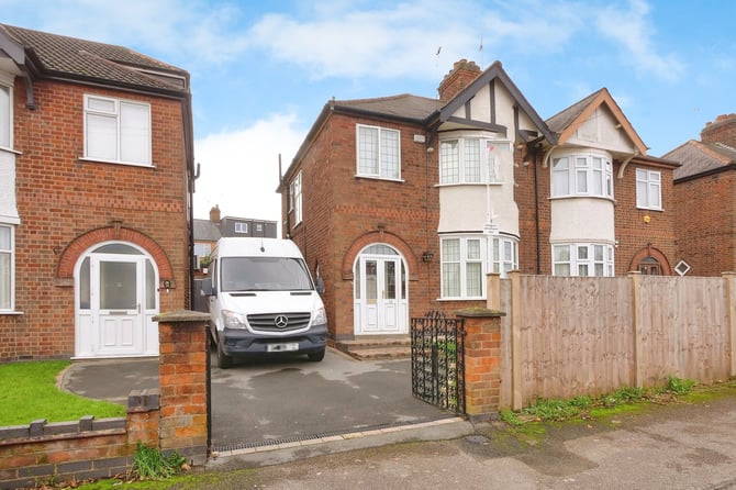  Petworth Drive, Leicester, LE3 9RE