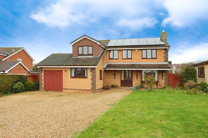  Maplewood Close, Grantham, Gonerby Hill Foot, Lincolnshire, NG31 GY