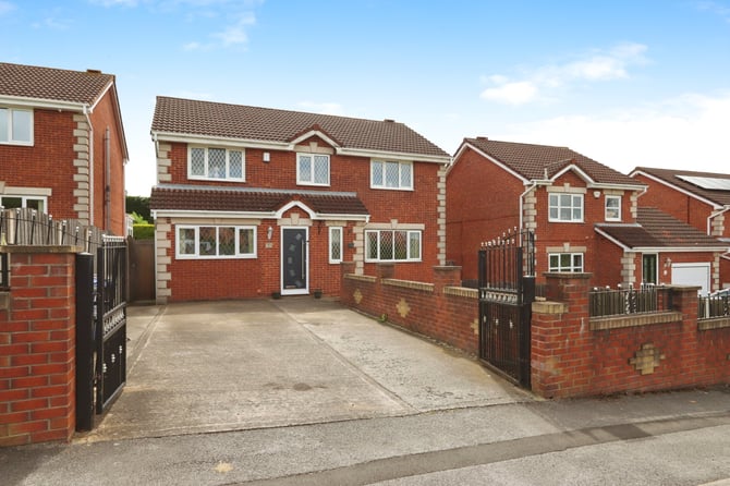  Carr Green Lane, Barnsley, Mapplewell, South Yorkshire, S75 6DY